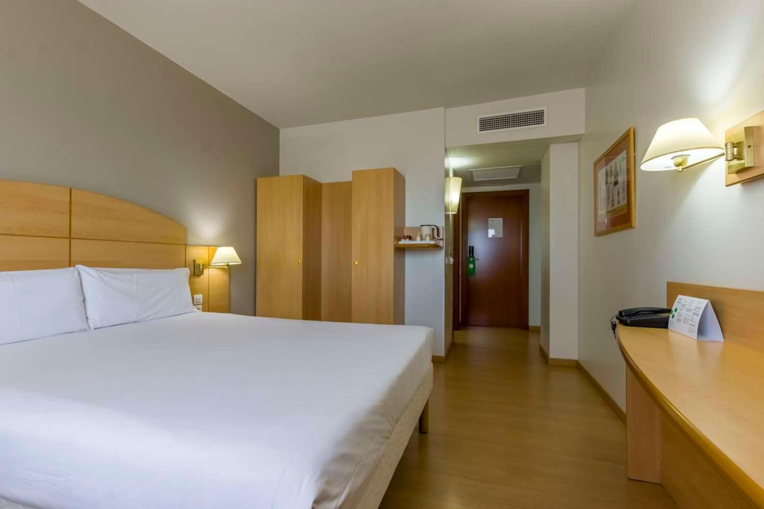 Travelodge Madrid Алькала-де-Енарес Екстер'єр фото